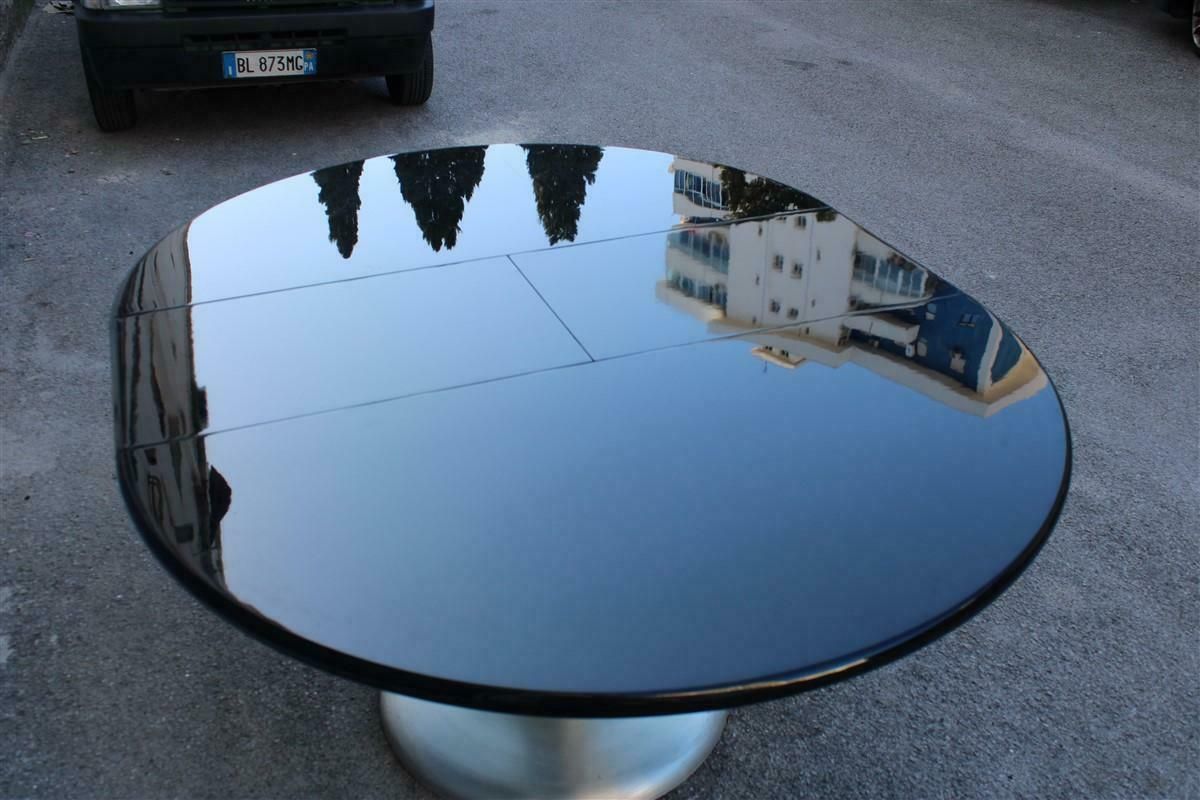 photo vinterior Round Extendable Table In Black Lacquered Satin Metal 1970 Moscatelli Formanova