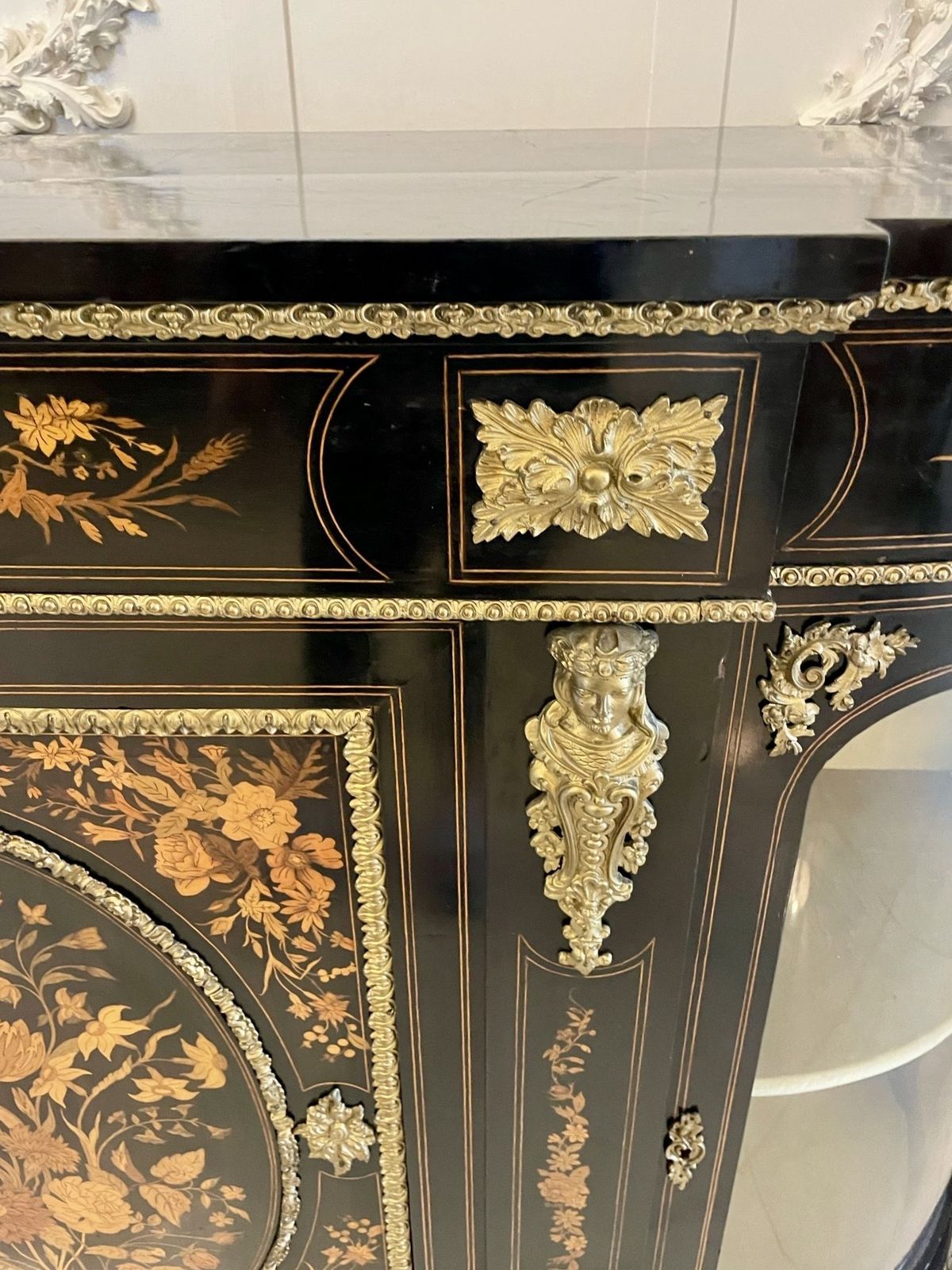 photo vinterior Outstanding Quality Antique Ebonised And Inlaid Floral Marquetry Credenza