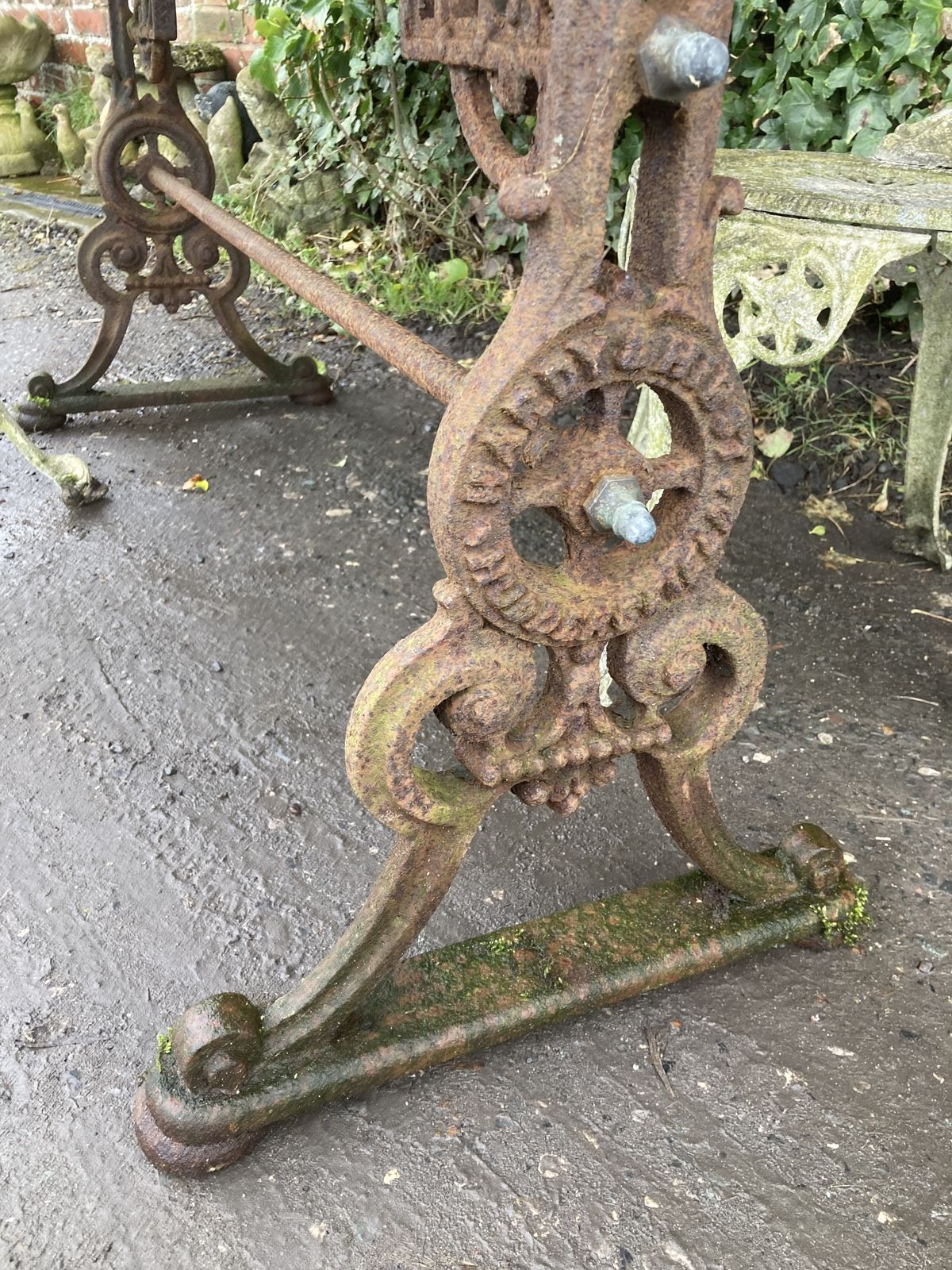 photo furniture Victorian Hardy Hirst Huddersfield Cast Iron Mahogany Top Garden Table