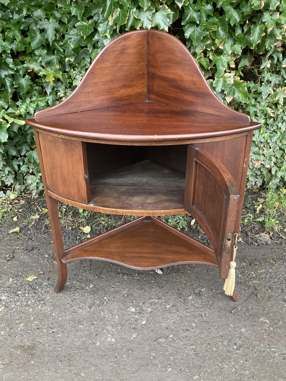 Georgian Style Mahogany Corner Wash Stand photo Furniture