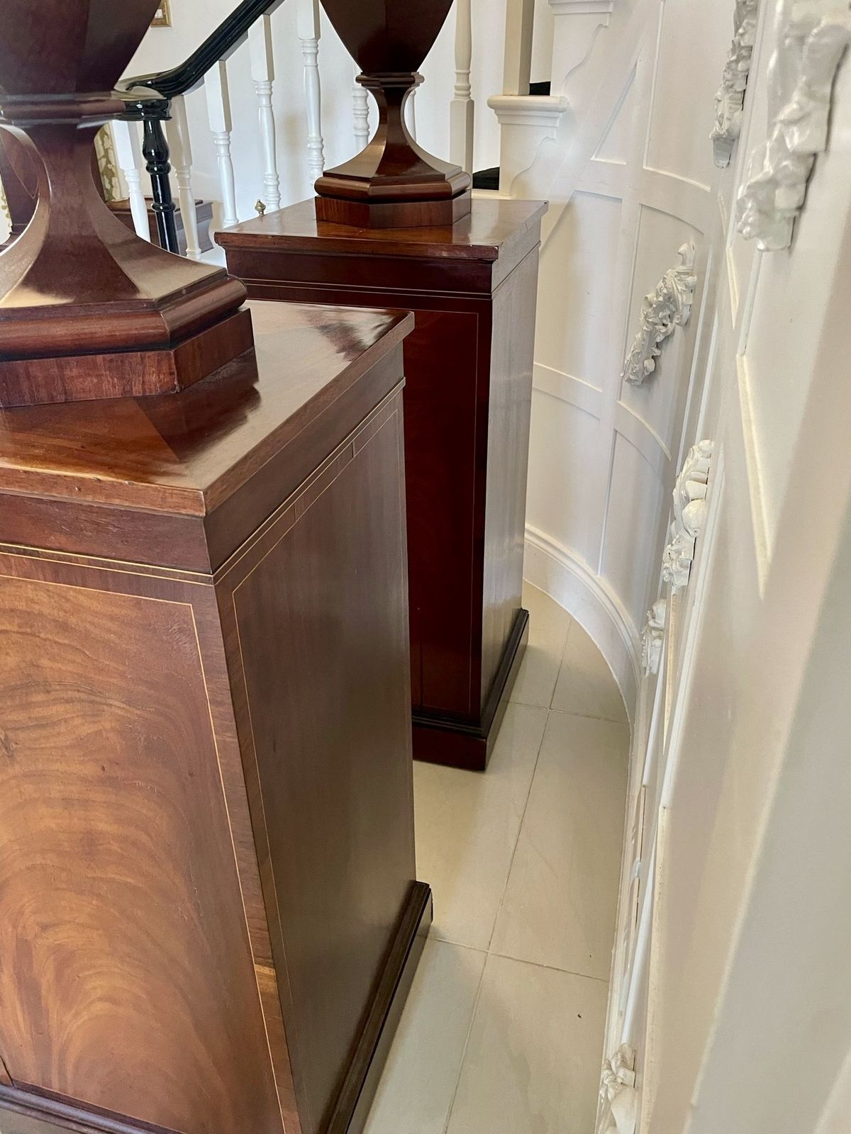 photo vintage Rare Pair Of Antique Outstanding Quality Mahogany Inlaid Wine Urns On Original Pedestal Cupboards