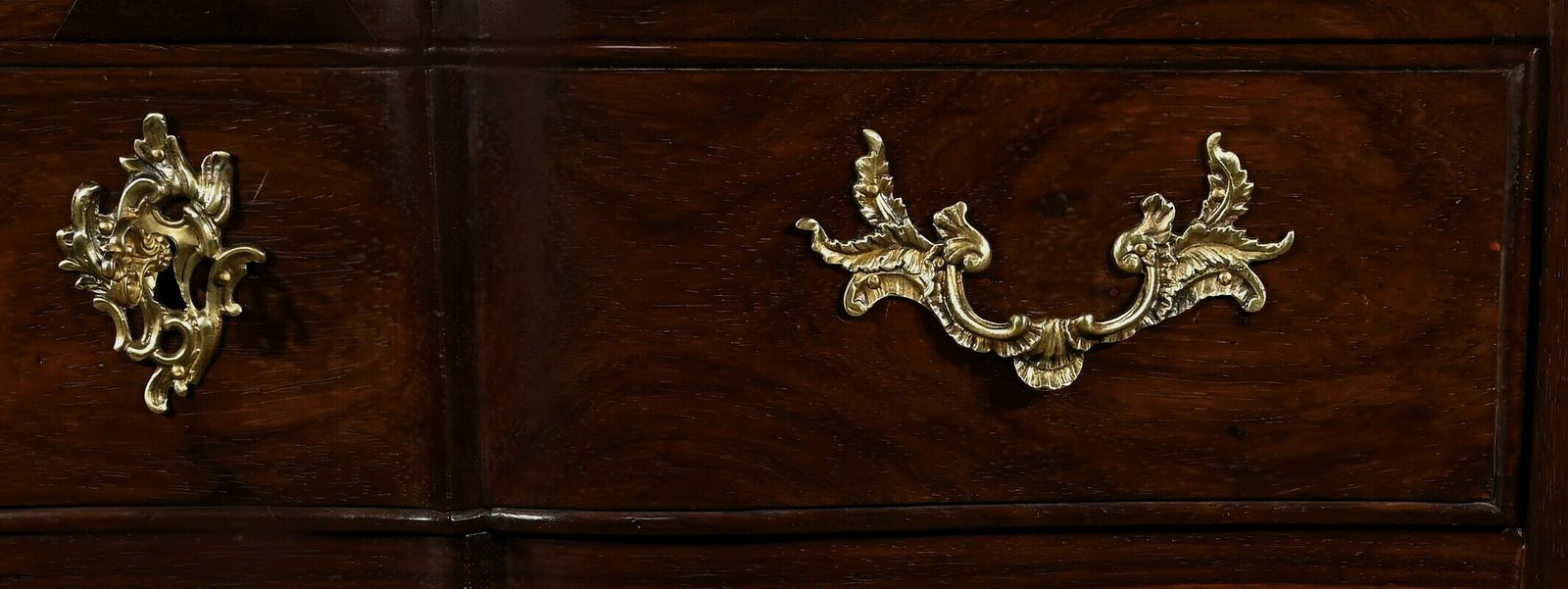 Sauteuse Commode In Amaranth And Mahogany, Louis XV – 18th Century photo vintage