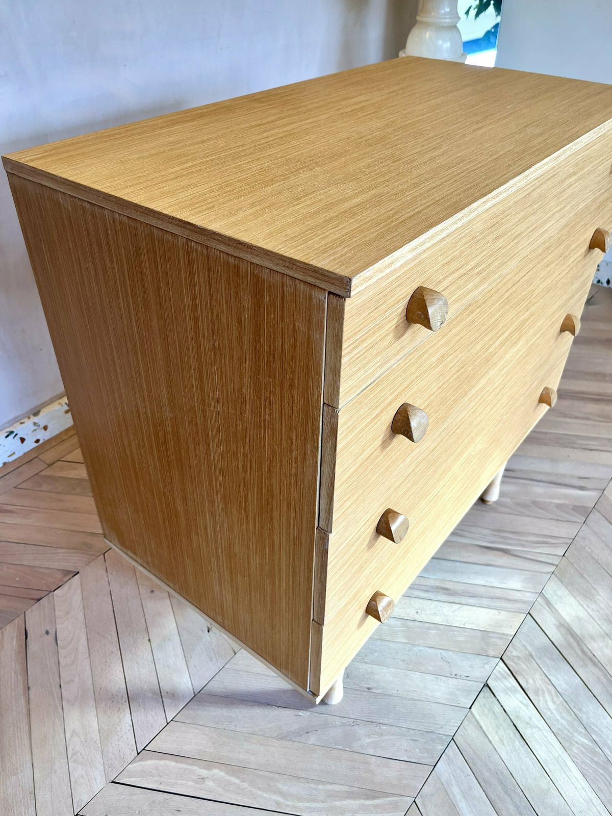 photo furniture Vintage Blonde Wood Avalon Chest Of Drawers