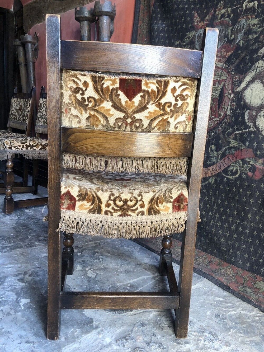 photo furniture Beautiful Antique Victorian Style Oak Barley Twist Vintage Upholstered Velvet Cut Fleur De Lys Green Gold Stone Red Fringed Chairs X 4