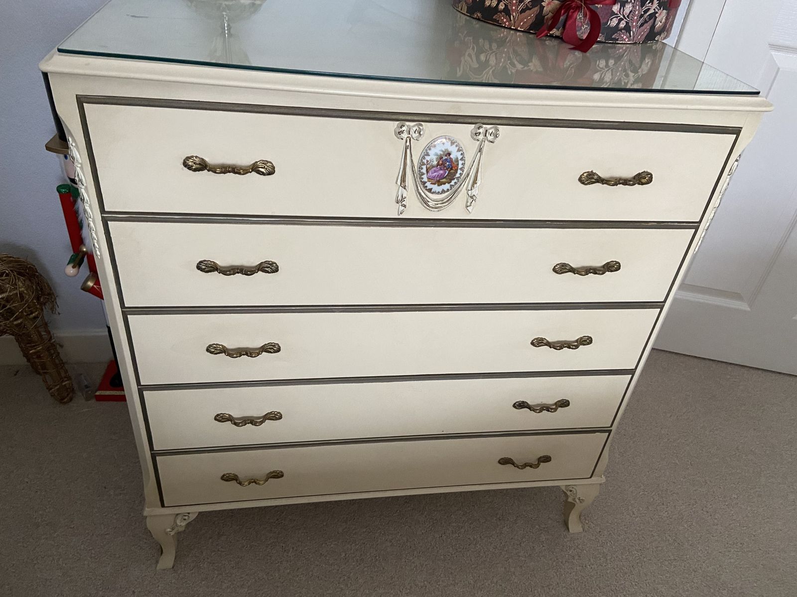 French Style Vintage Chest Of Drawers (6 Drawers In Total) In Cream. Excellent Condition. Bought New By Owner
