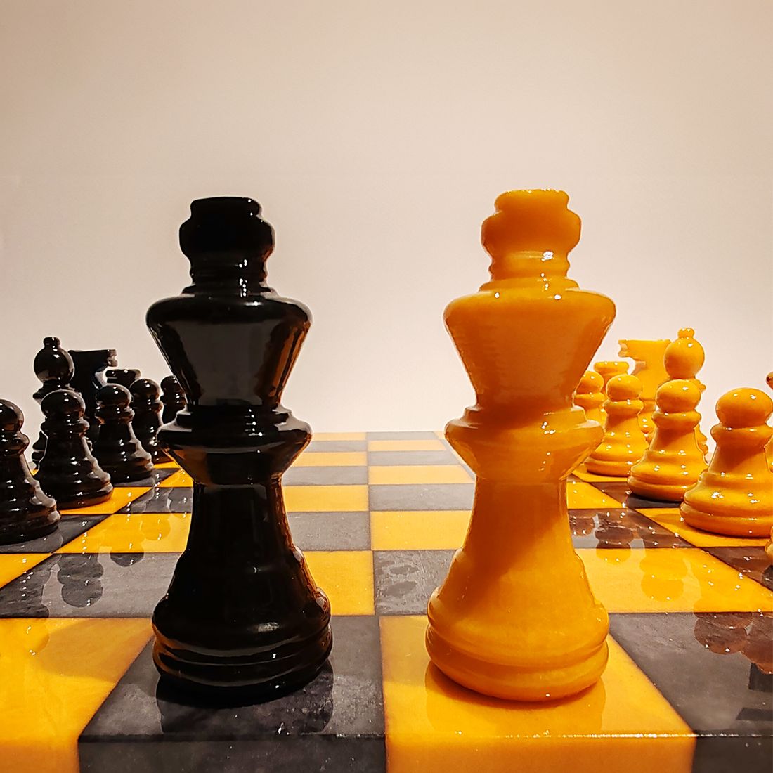 Chess Set In Hand Carved Italian Alabaster Of Volterra    Yellow And Black   1970s photo Home Decor
