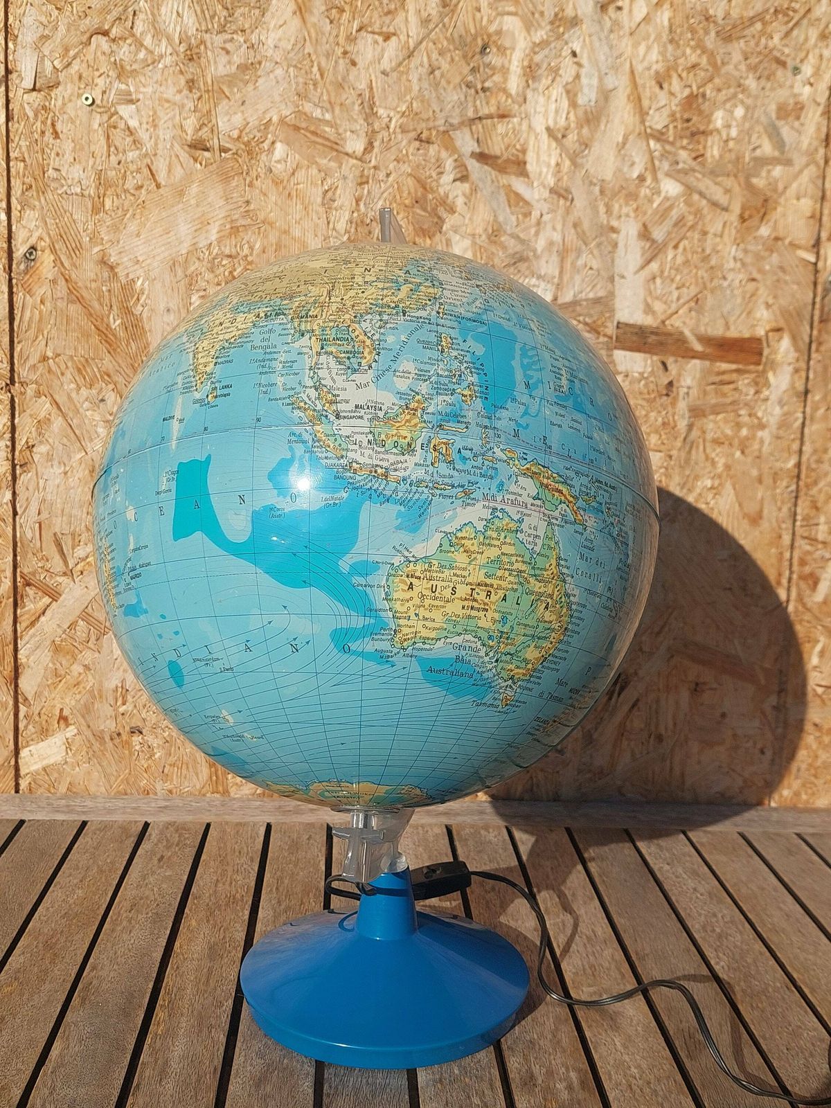 Vintage Globe /Vintage Globe Lamp/ Mcm Globe / Vintage Globe Table Lamp / Mcm Globe Table Lamp / Vintage Globe Of The World / 80's   90's photo vinterior