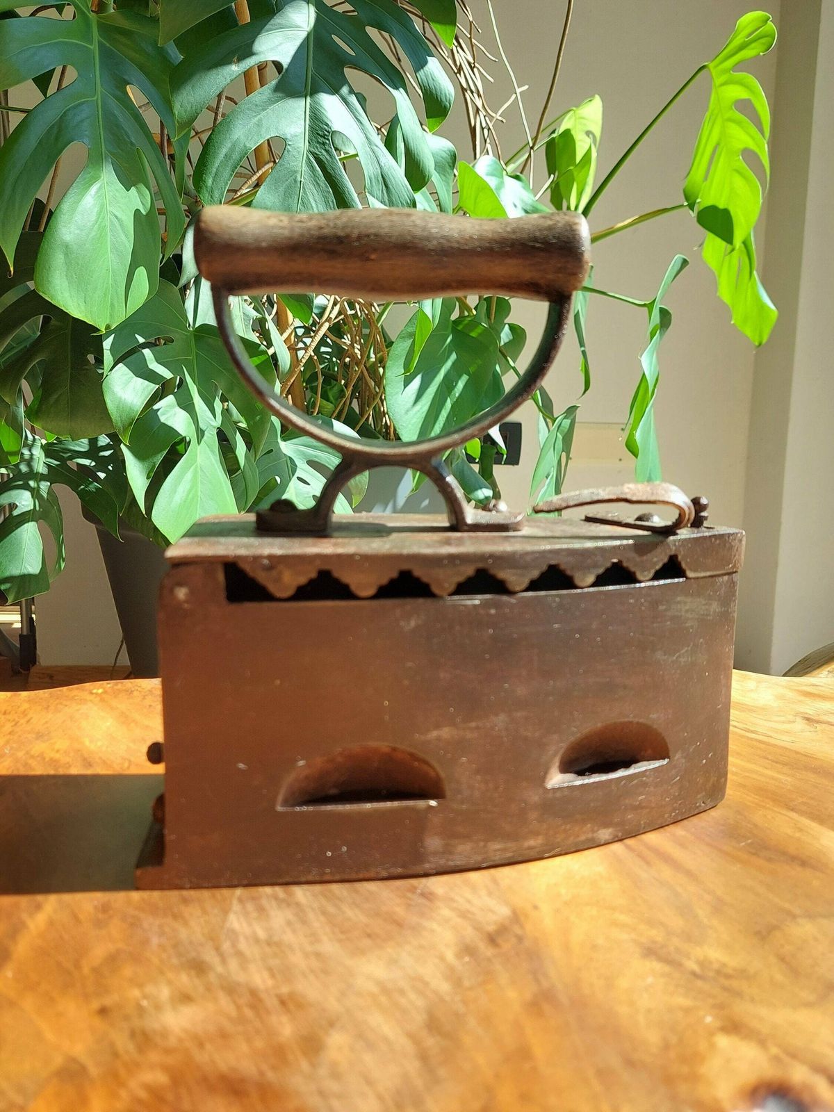 Antique Coal Iron With Wooden Handle, Antique Cast Iron, Charcoal Iron, Antique Metal Iron, Antique Rustic Home Decor, 1920s   30's