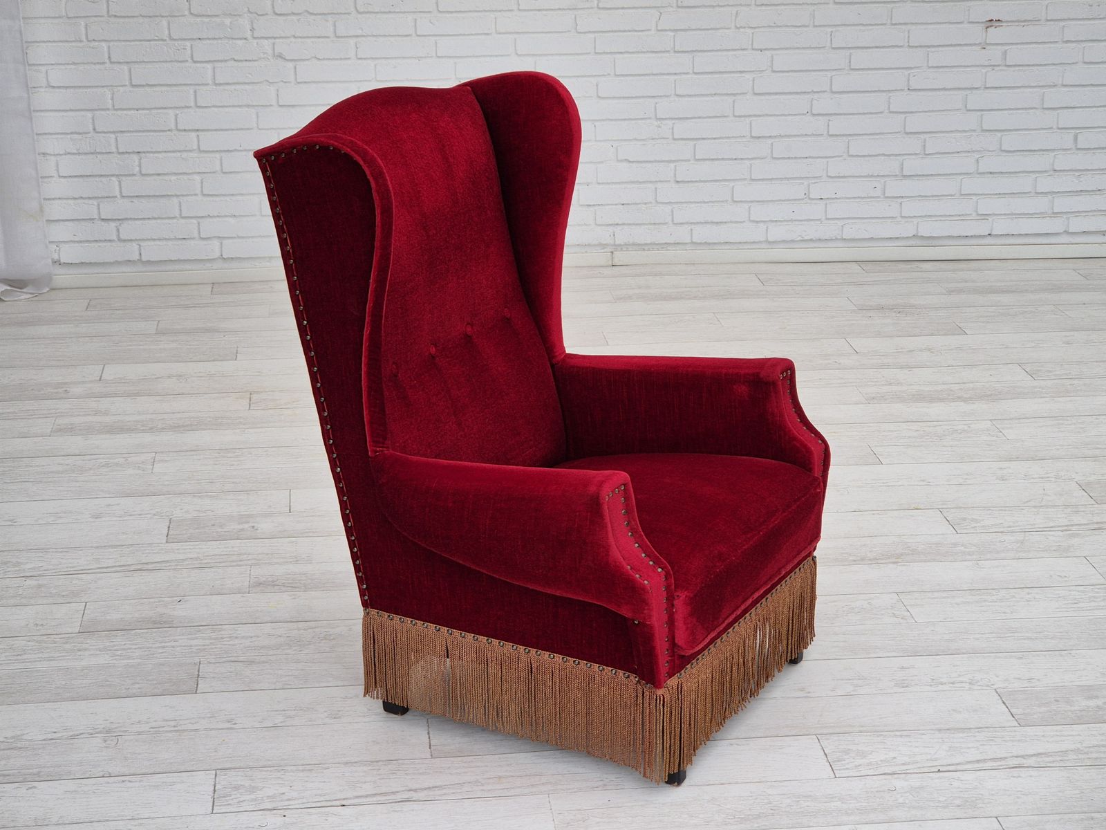 Jaren 1960, Deense Wingback Fauteuil, Meubilairvelours, Eikenhouten Poten. photo Meubels