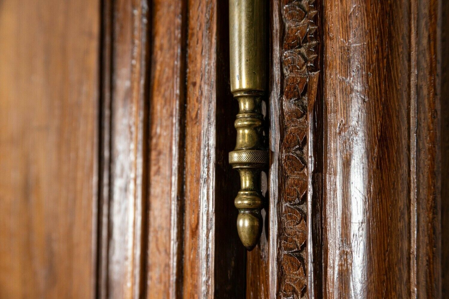 photo vintage Large 18thc French Carved Walnut Armoire
