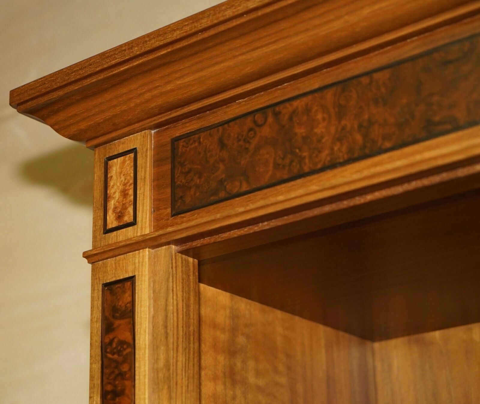 photo vinterior Pair Of Very Large 2.6 Meter Tall Burr Walnut David Linley Library Bookcases