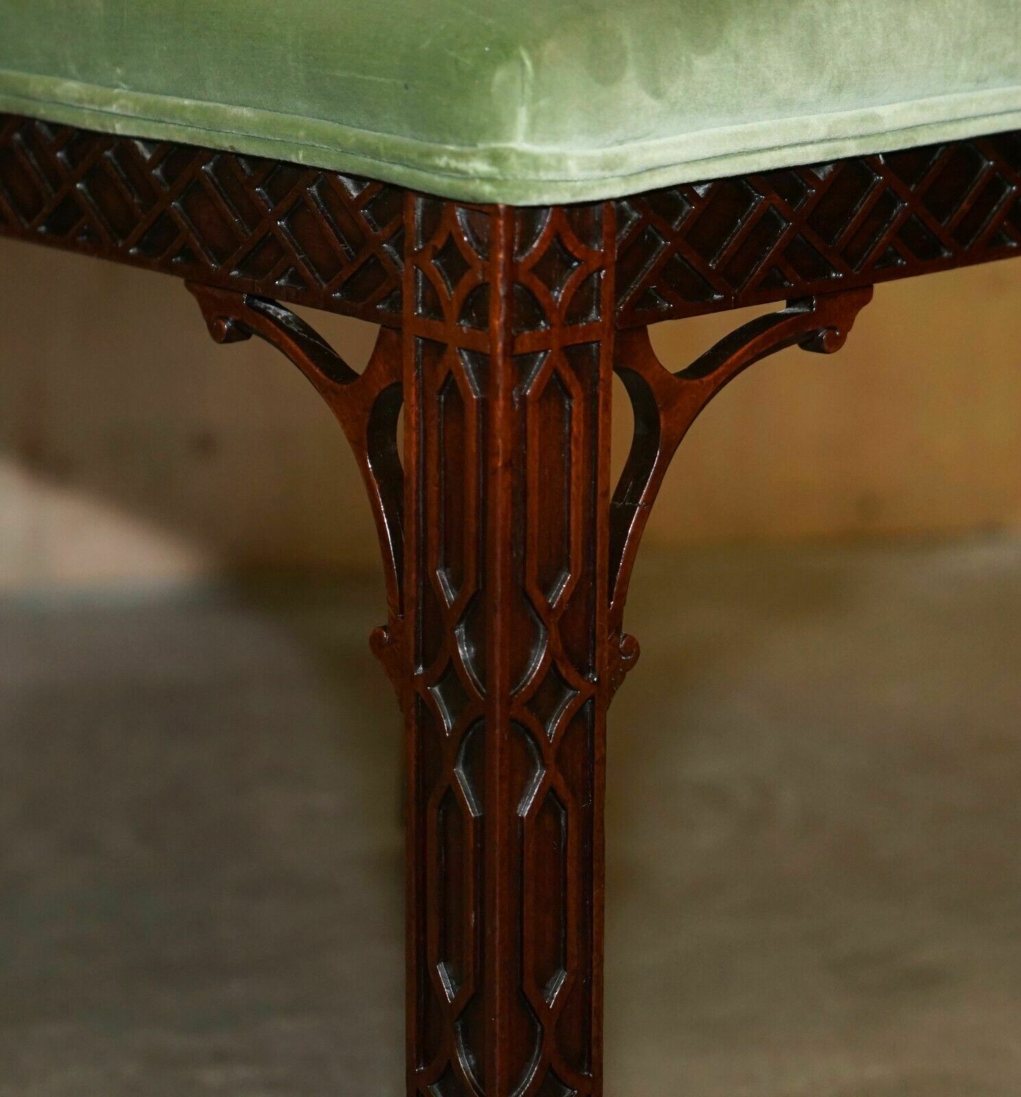 Sublime Pair Of Antique Victorian Thomas Chippendale Ornately Carved Side Chairs photo vinterior
