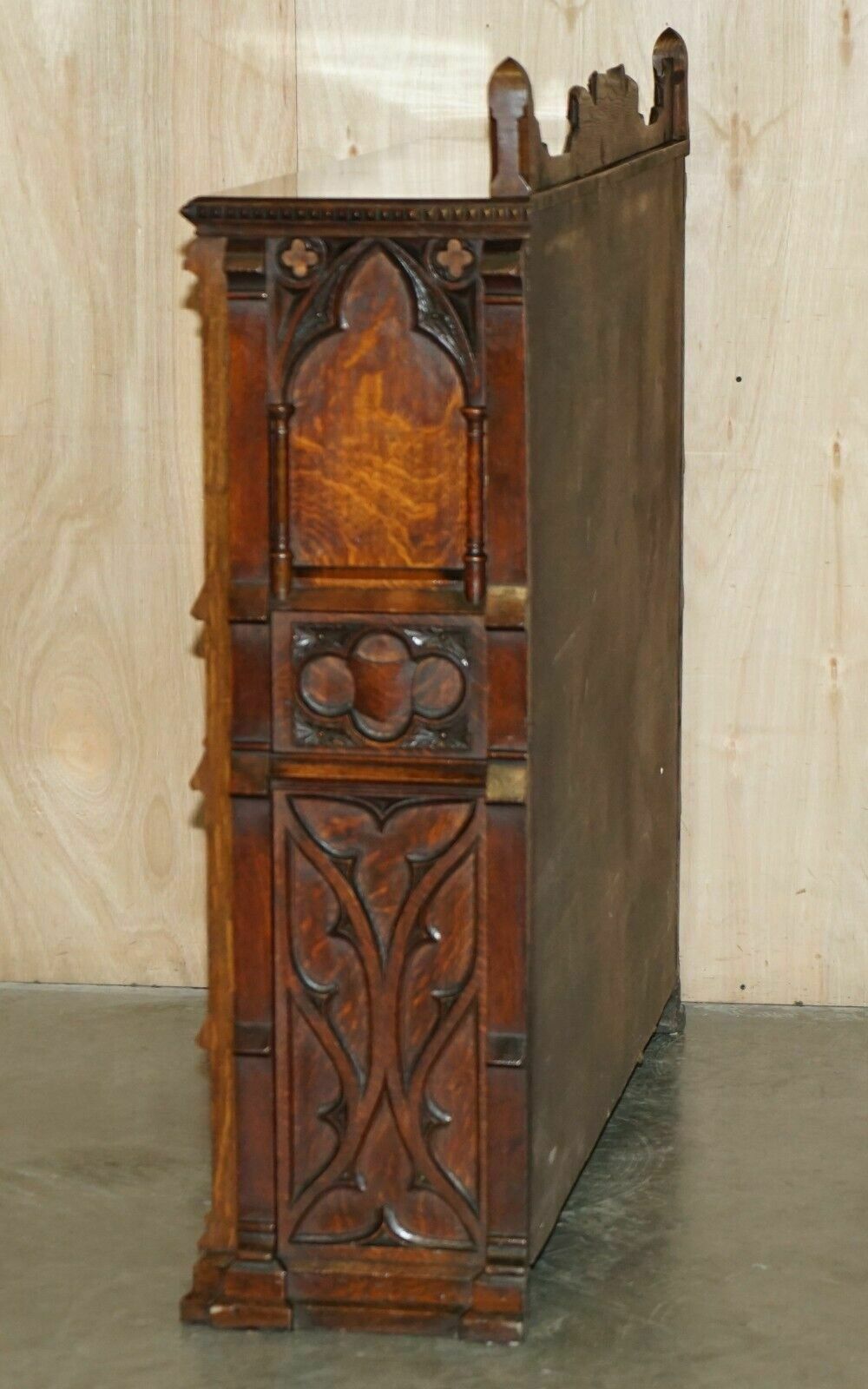 photo vintage Exquisite & Important Ornately Hand Carved Gothic Revival Pugin Style Bookcase