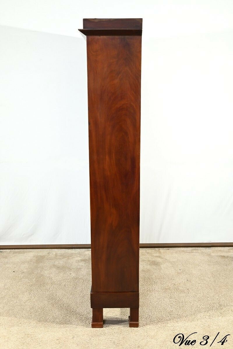 photo vintage Small Mahogany Bookcase, Restoration Period – Early 19th Century