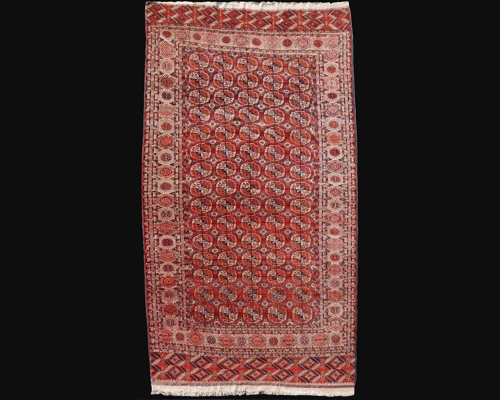 photo vintage Antique Rug Turkman Tekke Bukhara Main Carpet Djoharian Collection