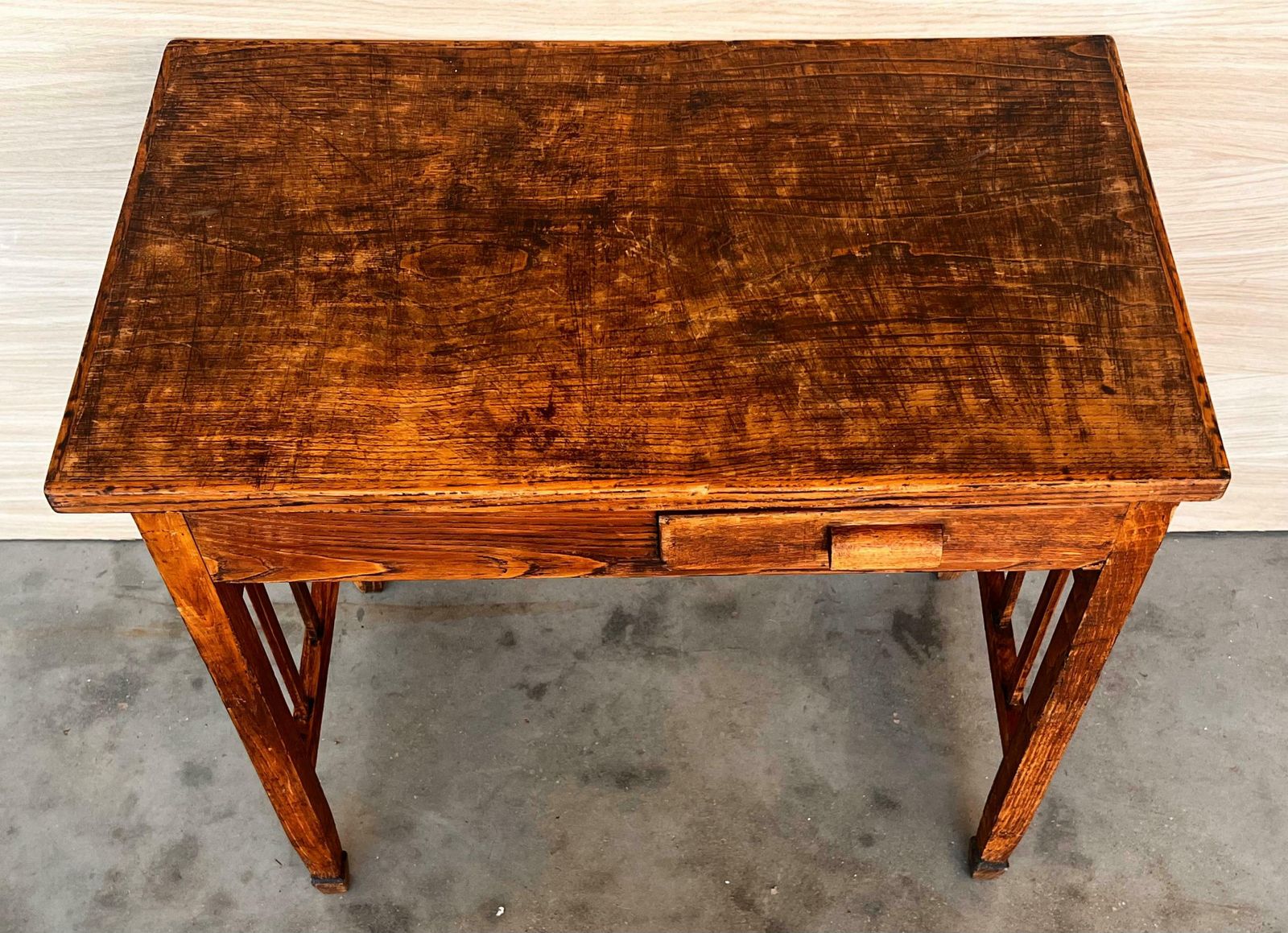 Table d'appoint ou bureau folk art, Scandinavie, début du XIXe siècle photo 2018.0
