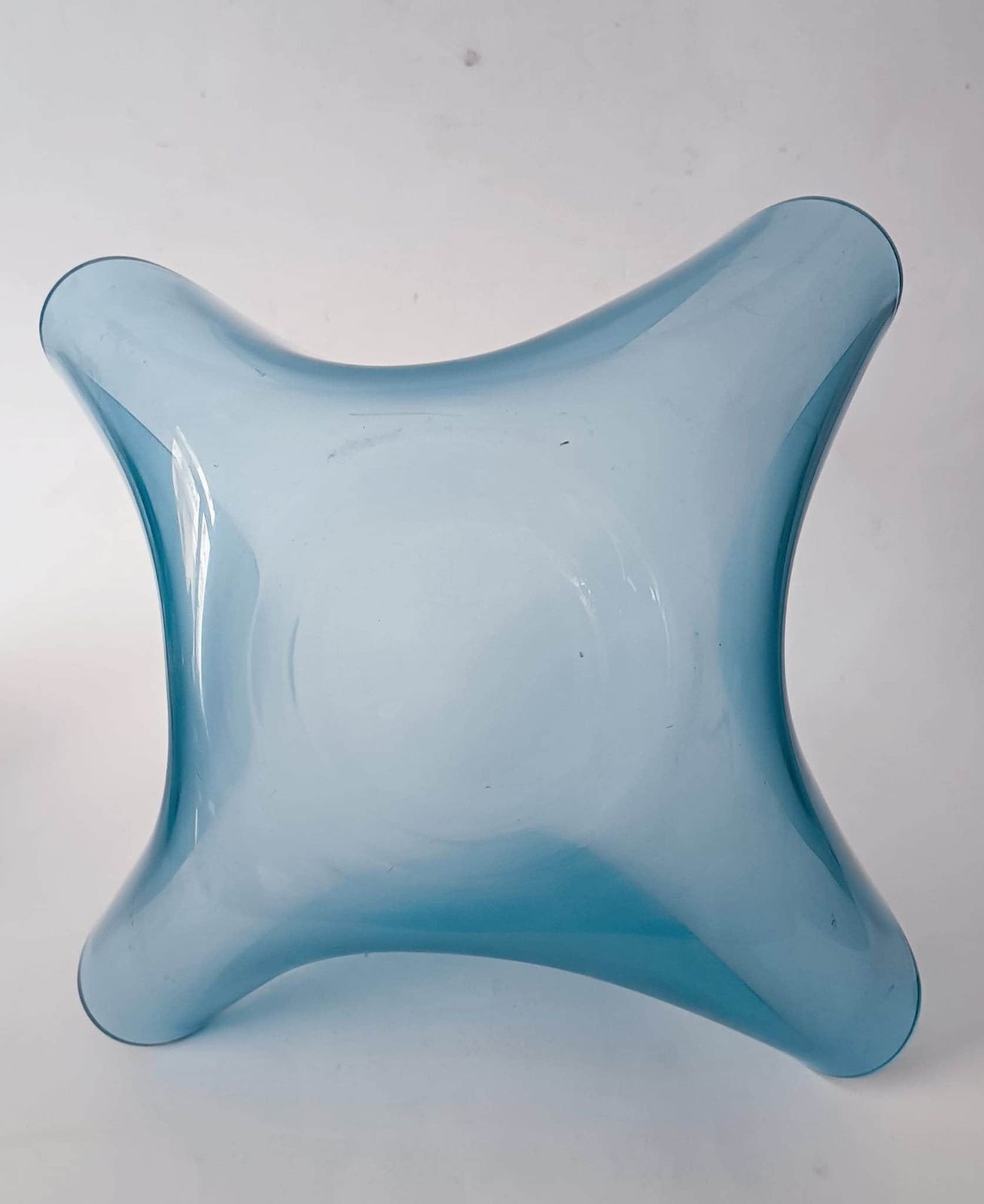 photo furniture Handkerchief Vase Centerpiece In Light Blue Vintage Plexiglass Design Luigi Massoni Guzzini Space Age Cartoccio
