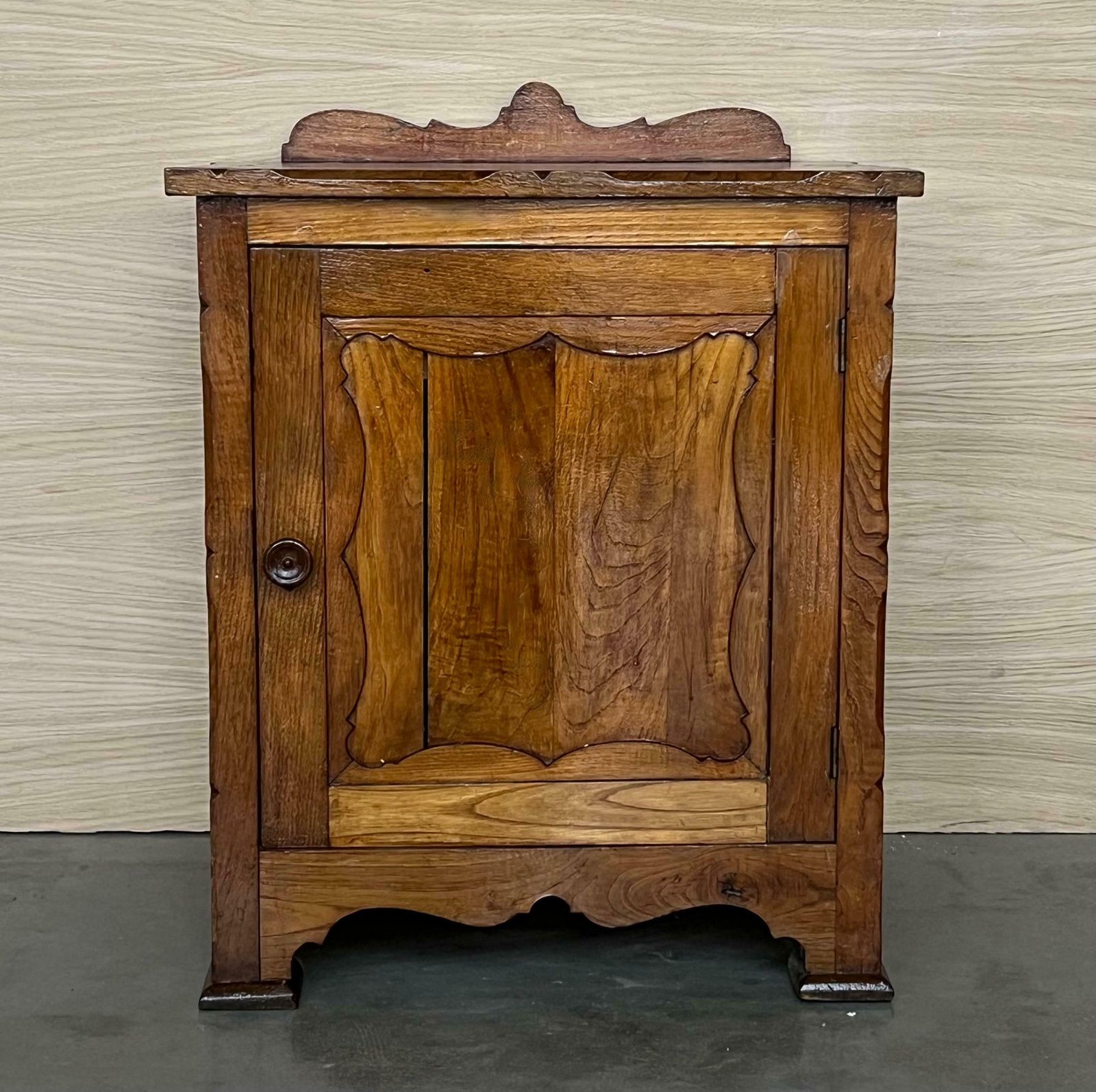 Tables de chevet provinciales françaises vintage en noyer, 1920, lot de 2 photo furniture