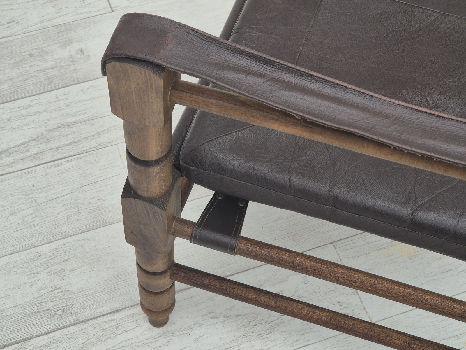 photo vintage 1960s, Scandinavian "Safari" Lounge Chair, Original Condition, Leather, Beech Wood.
