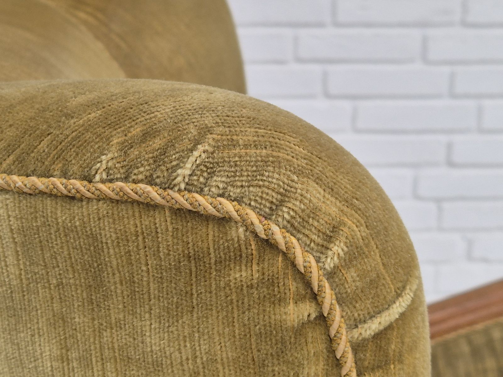 1800.0 Deense Fauteuil, Ca. Jaren 1960, In Zeer Goede Staat. Meubelvelours, Eikenhout. photo