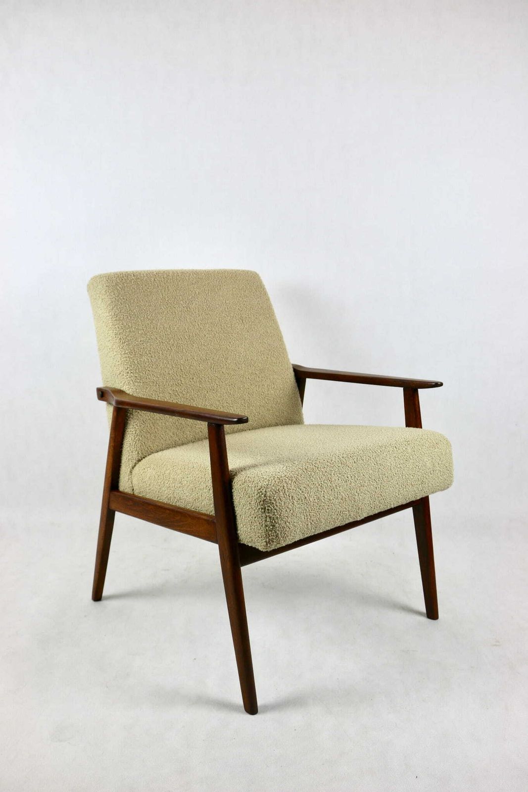 śnieżnik Armchair 1970s Beige Boucle Like The Lis Armchair