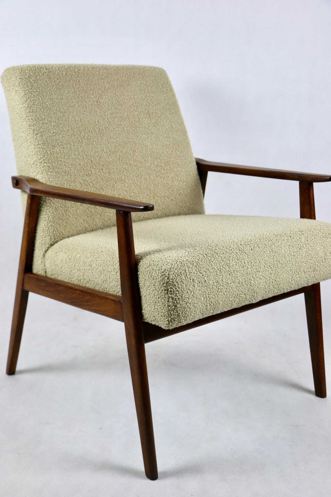 śnieżnik Armchair 1970s Beige Boucle Like The Lis Armchair photo Furniture