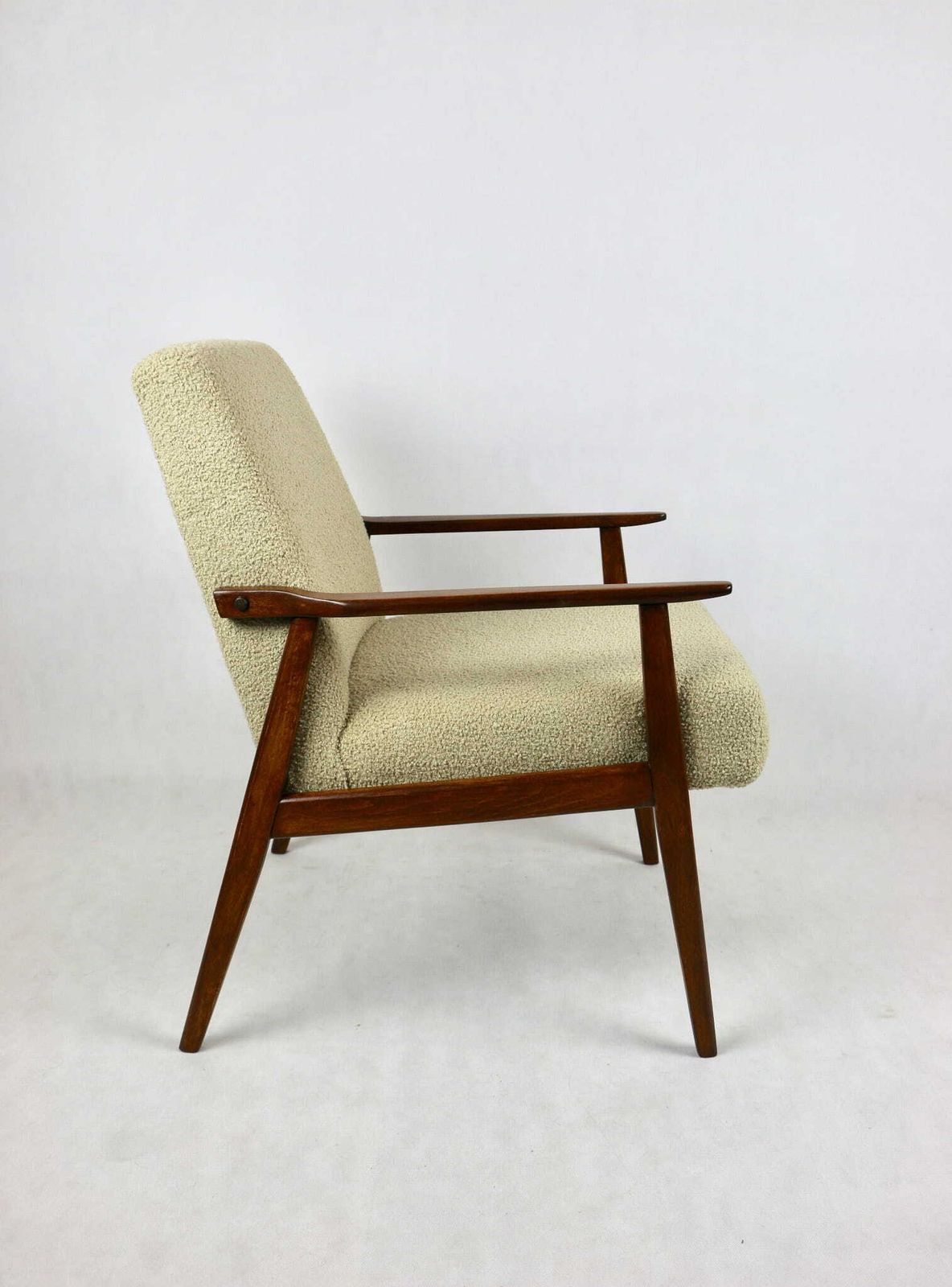 śnieżnik Armchair 1970s Beige Boucle Like The Lis Armchair photo 388.0