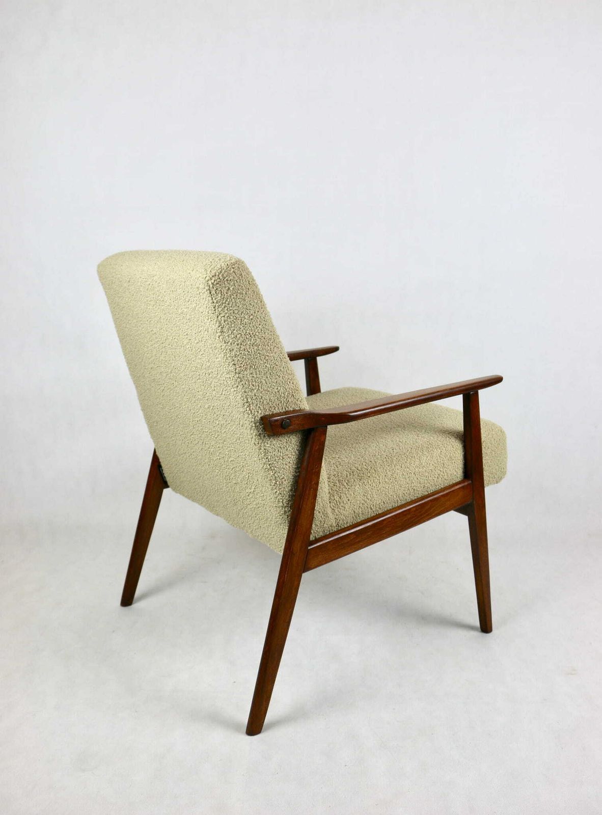 śnieżnik Armchair 1970s Beige Boucle Like The Lis Armchair photo vinterior