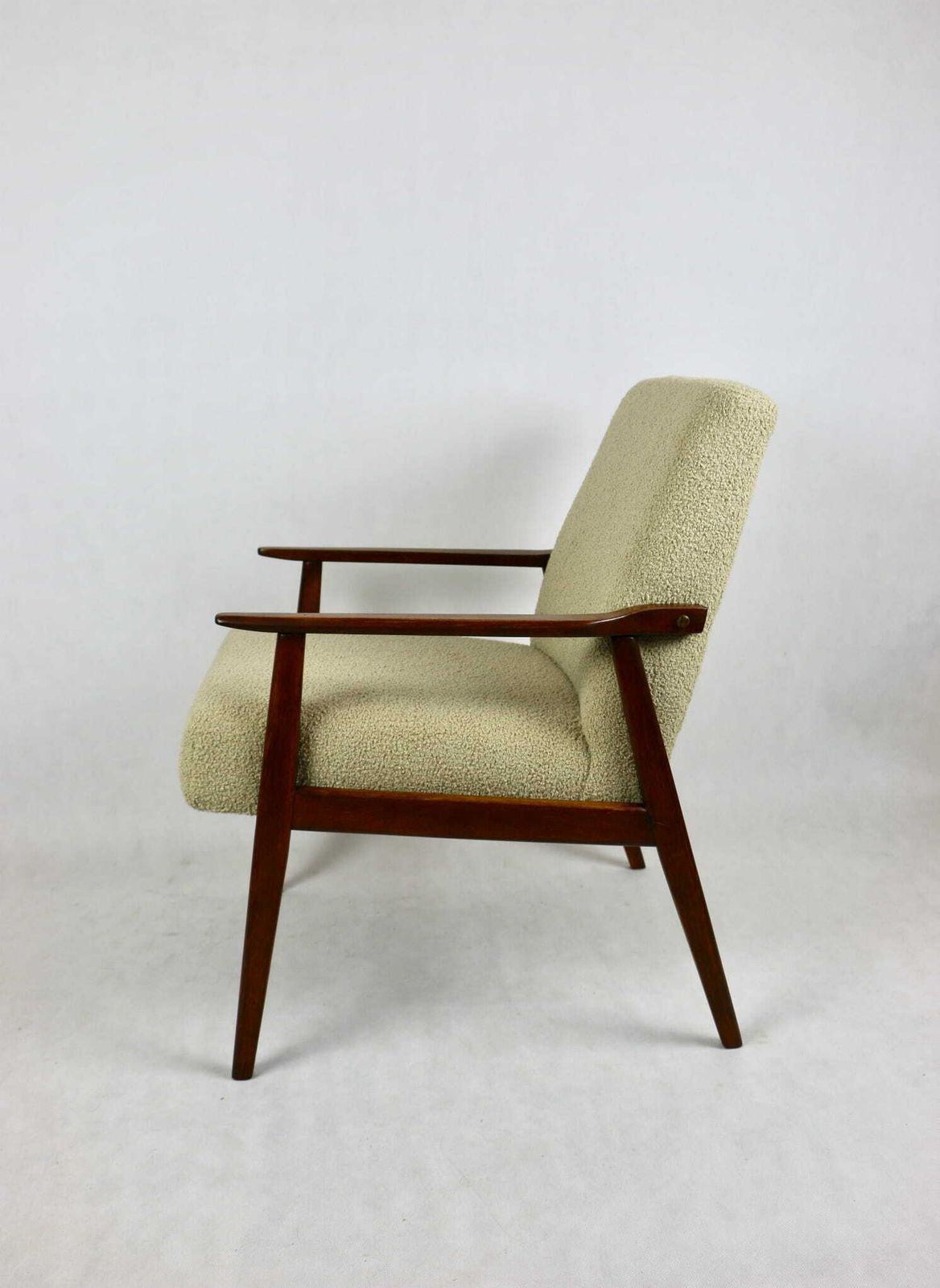 photo furniture śnieżnik Armchair 1970s Beige Boucle Like The Lis Armchair