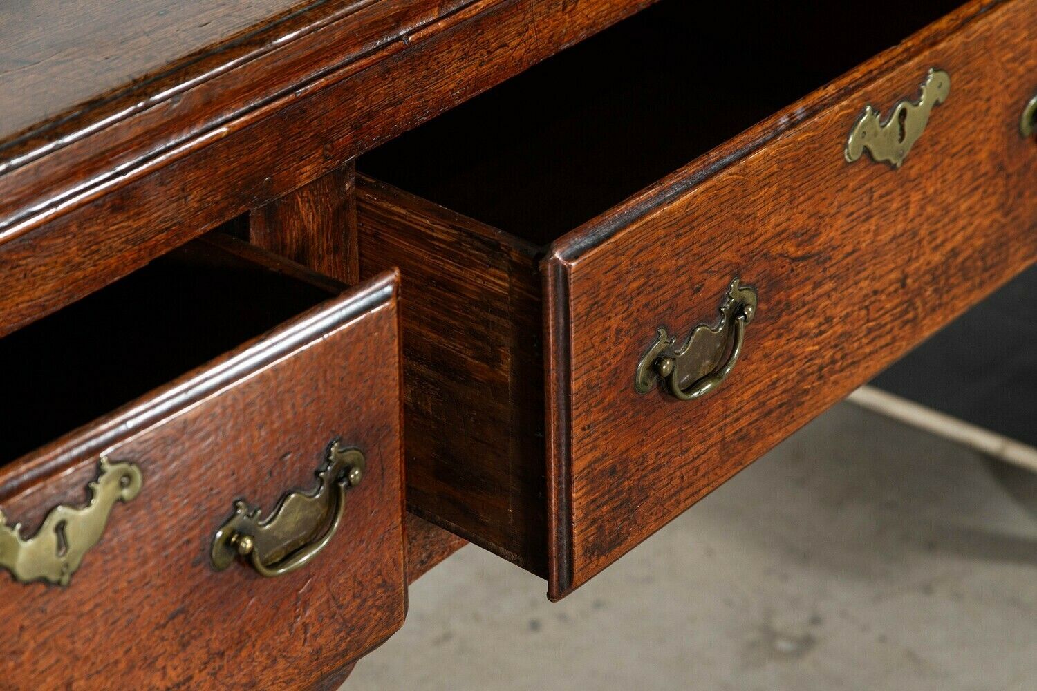 photo furniture 19thc English Oak Dresser Base