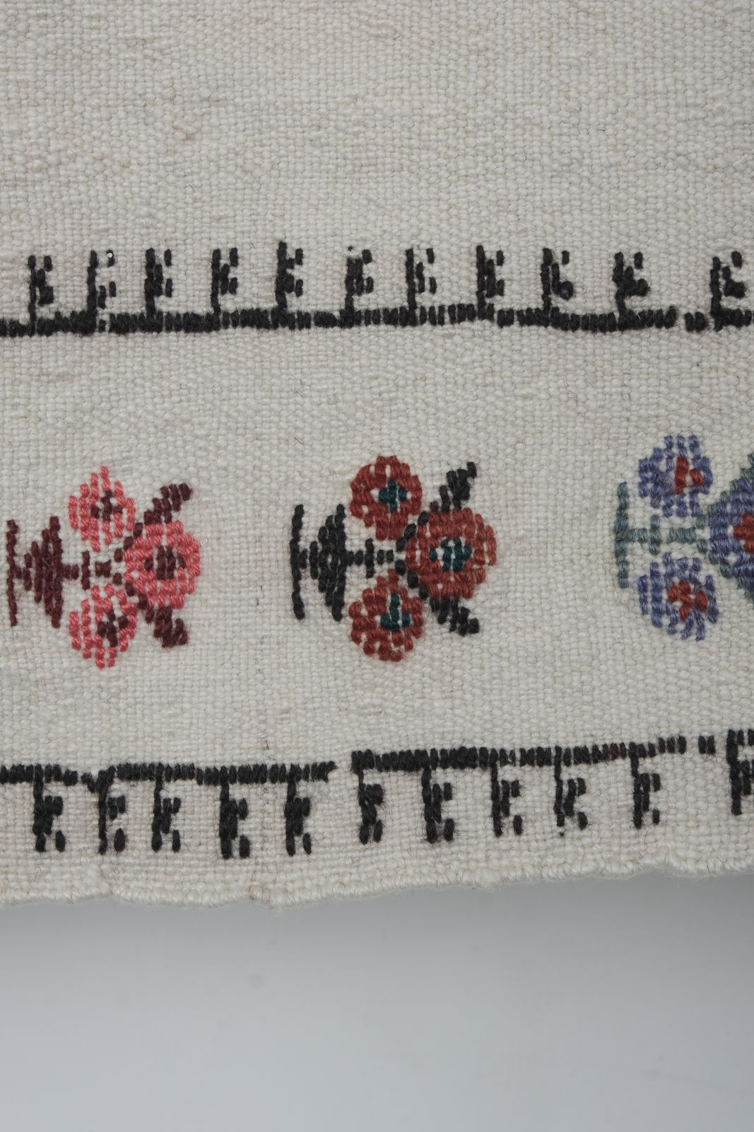 photo furniture Aubusson Floral Turkish Kilim Rug 5'1" X 6'11"
