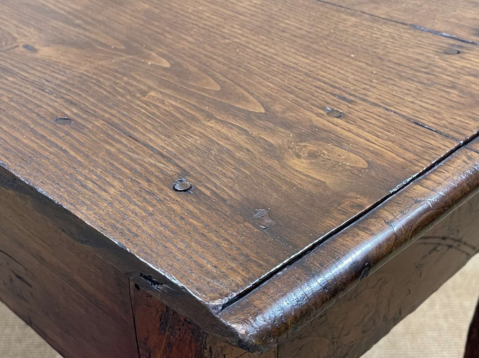 photo vinterior Rustic English Console From The 18th Century In Chestnut And Cherry