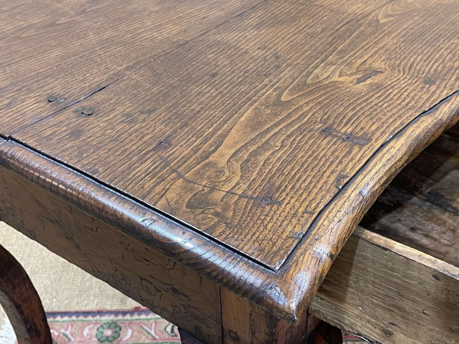 photo vintage Rustic English Console From The 18th Century In Chestnut And Cherry