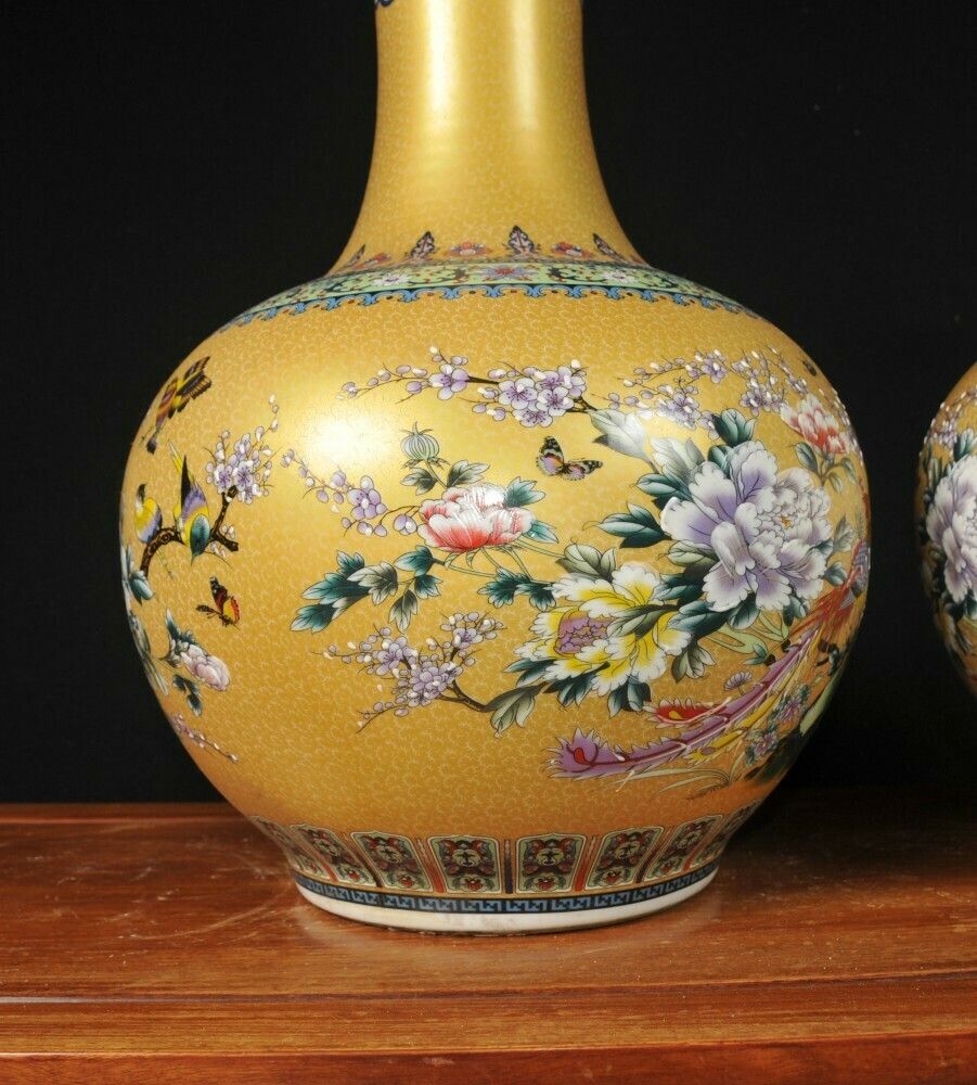 photo furniture Chinese Porcelain Vases   Kangzi China Urns Shangping Form