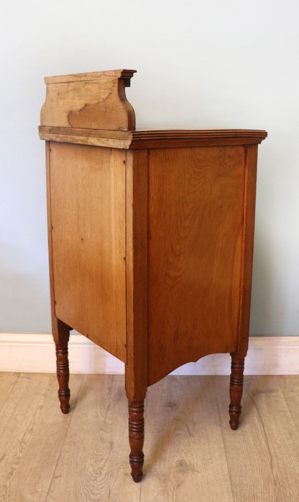 A Lovely Shapland & Petter Oak Inlaid Bedside Cabinet photo 295.0