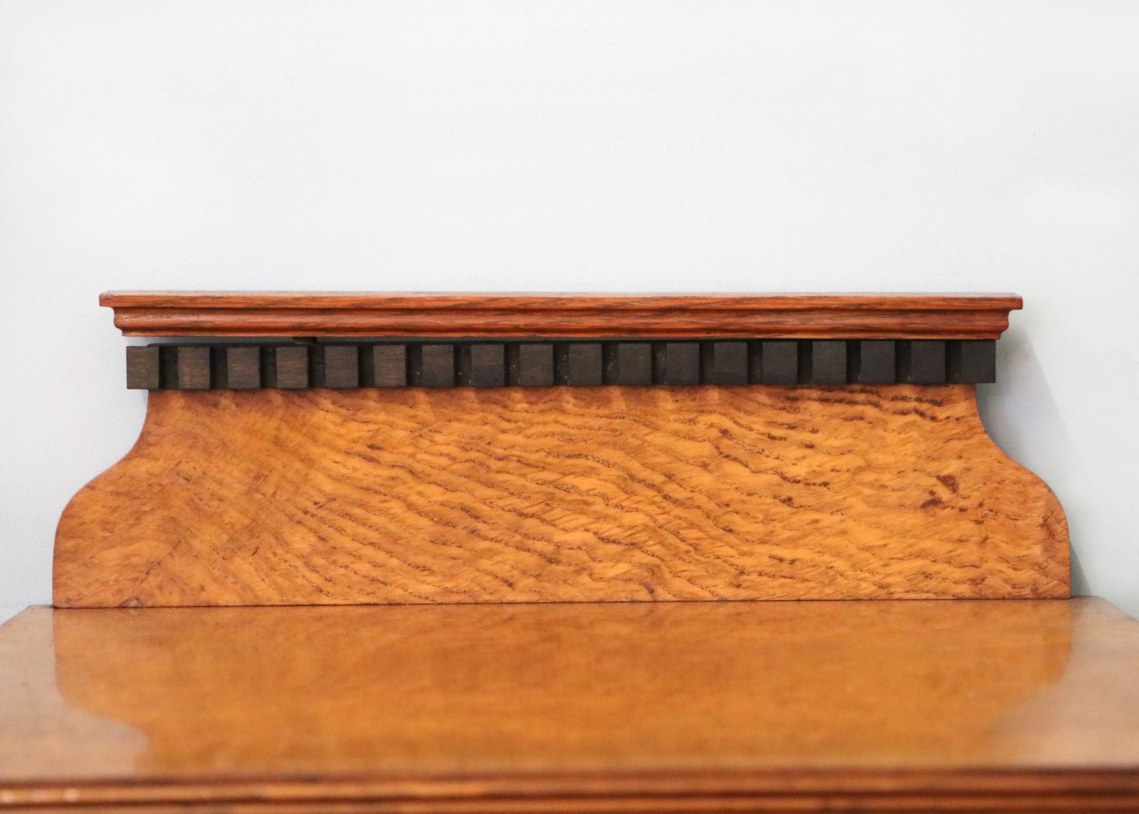 A Lovely Shapland & Petter Oak Inlaid Bedside Cabinet photo buy