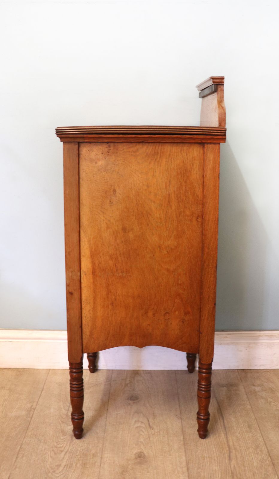 295.0 A Lovely Shapland & Petter Oak Inlaid Bedside Cabinet photo