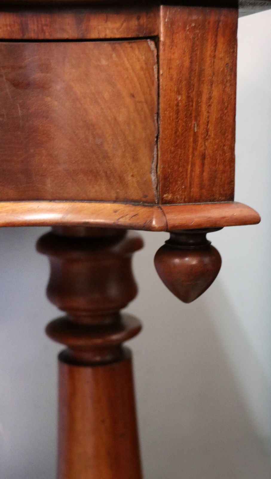 photo vinterior A Lovely Mahogany Side Table Or Washstand Sign Written For The Midland Grand Hotel.