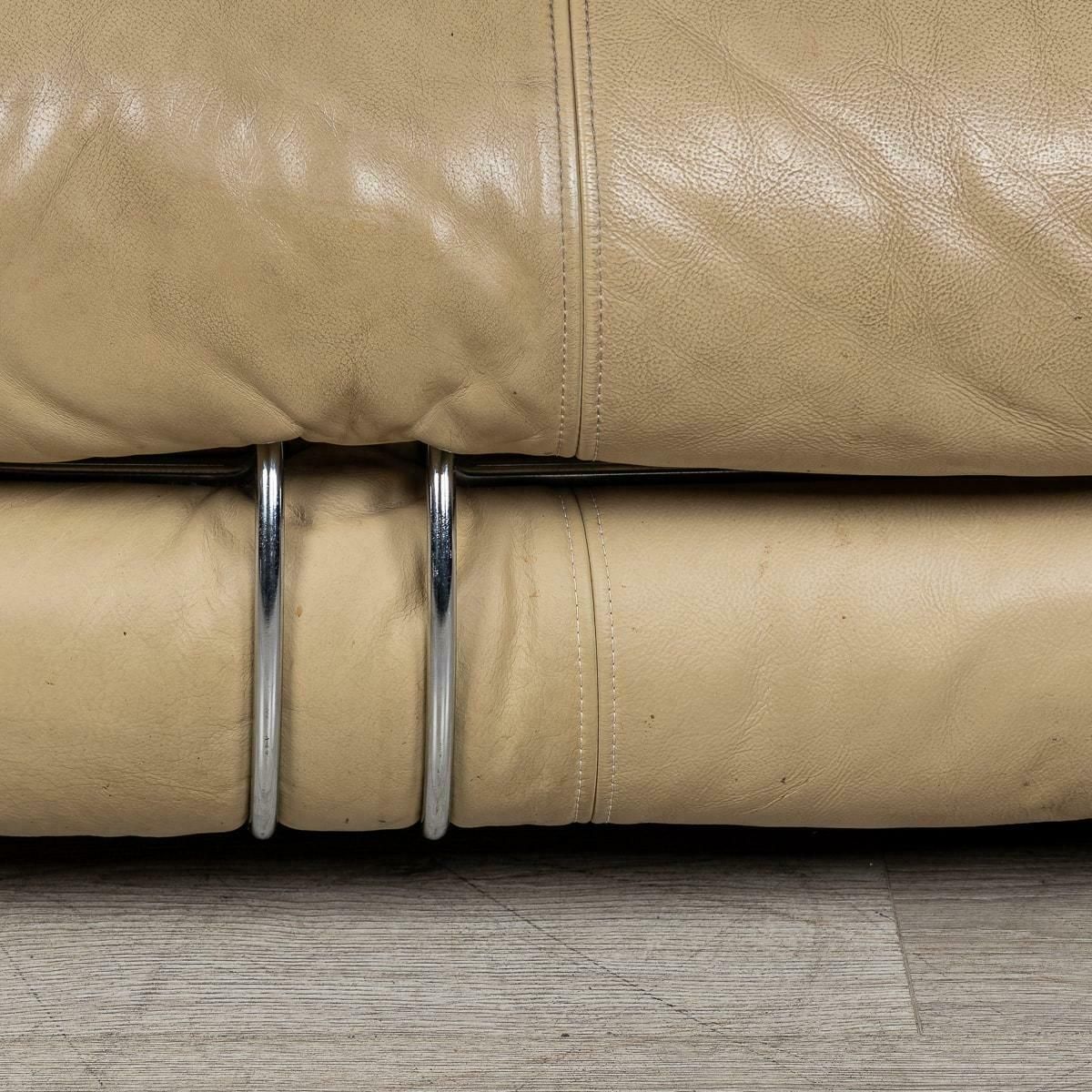 Furniture Italian 20th Century Beige "Soriana" Leather Sofa By Tobia Scarpa For Cassina photo