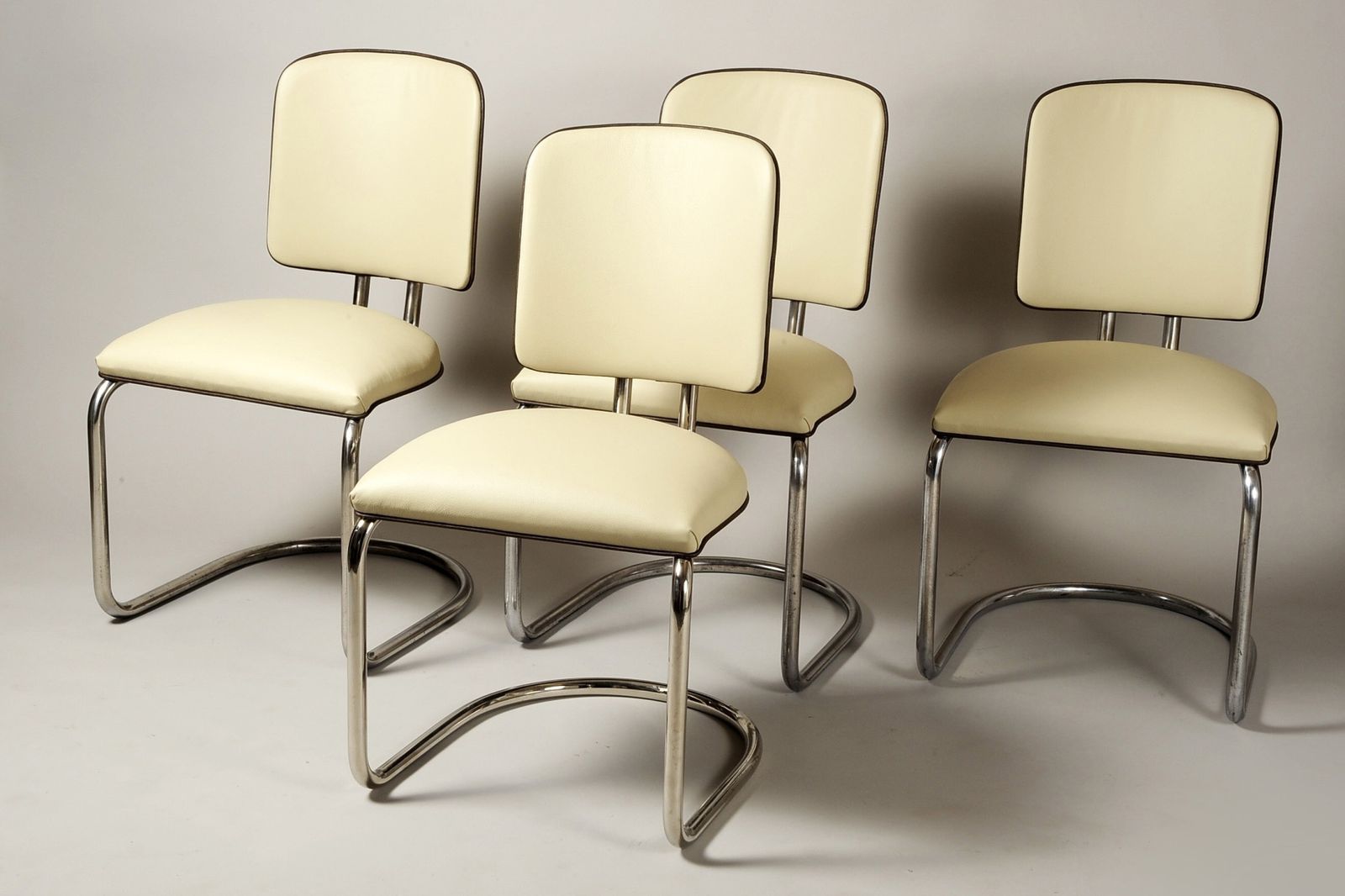 Set Of Four Restored Bauhaus Armchair, Thonet, Leather, Chrome, Austria, 1920s