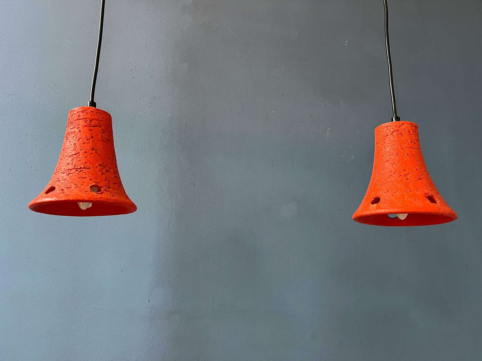2 Oranje Retro Keramieken Hanglampen photo vinterior