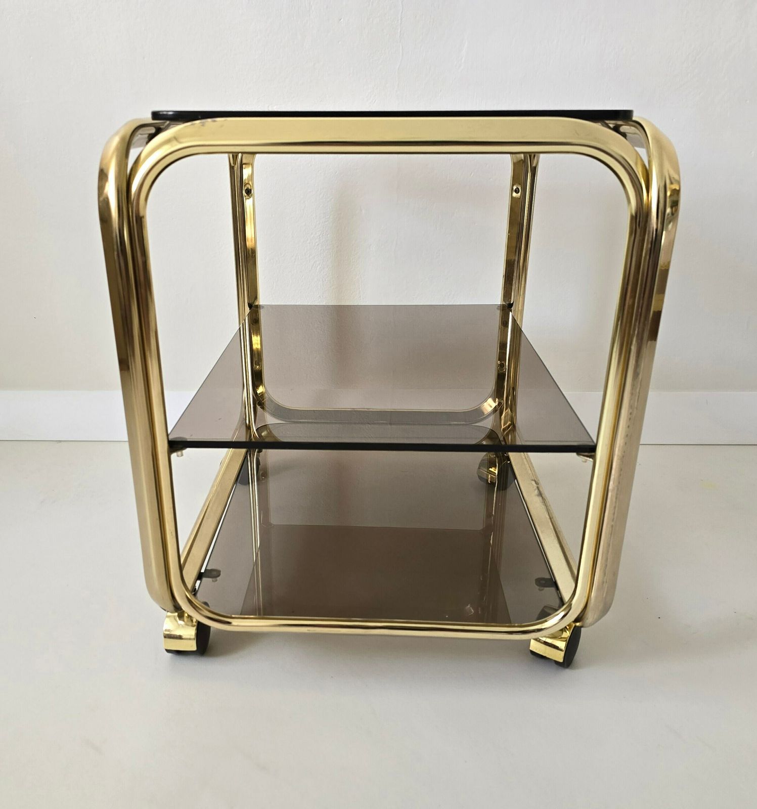 photo furniture Vintage Hollywood Regency Barcart Van Messing En Rookglas