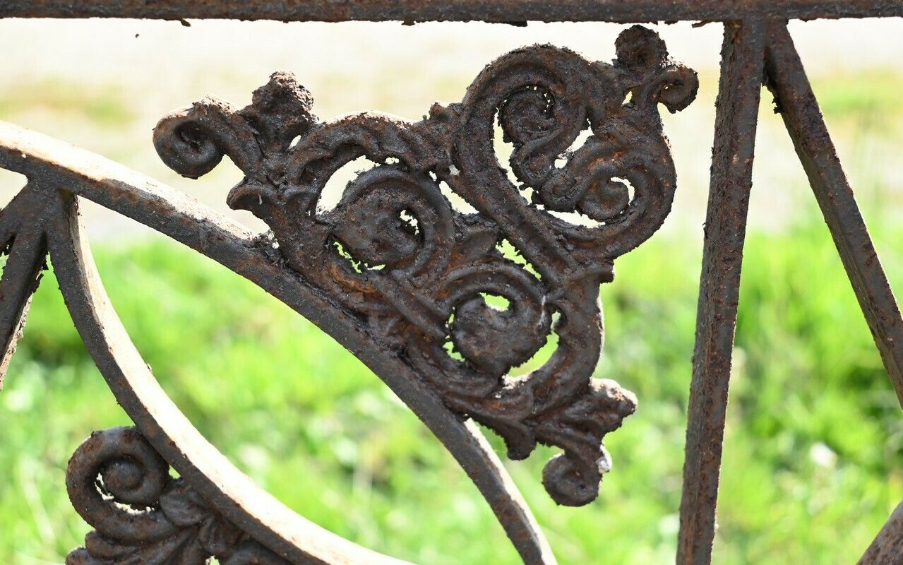 photo furniture Wrought Iron And Cast Iron Window Railing – 2nd Part 18th Century