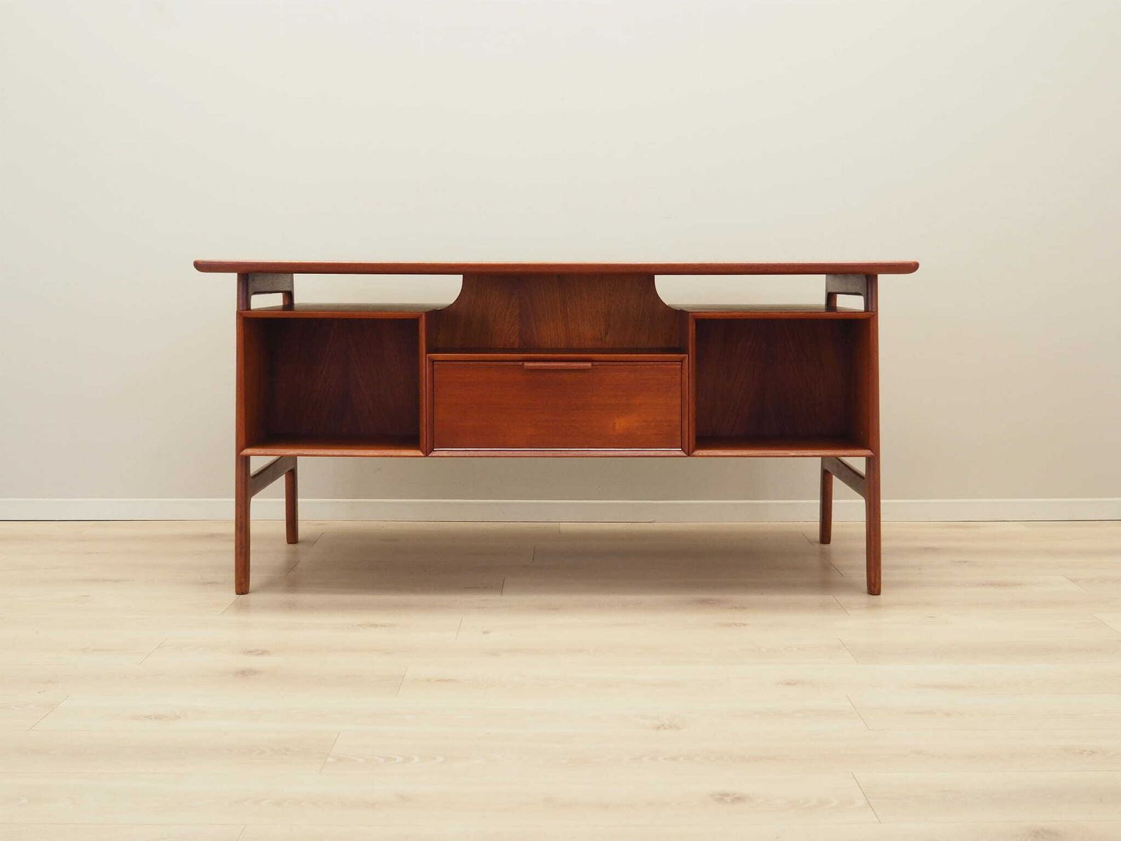 photo vintage Teak Desk, Danish Design, 1970s, Manufacture: Omann Jun