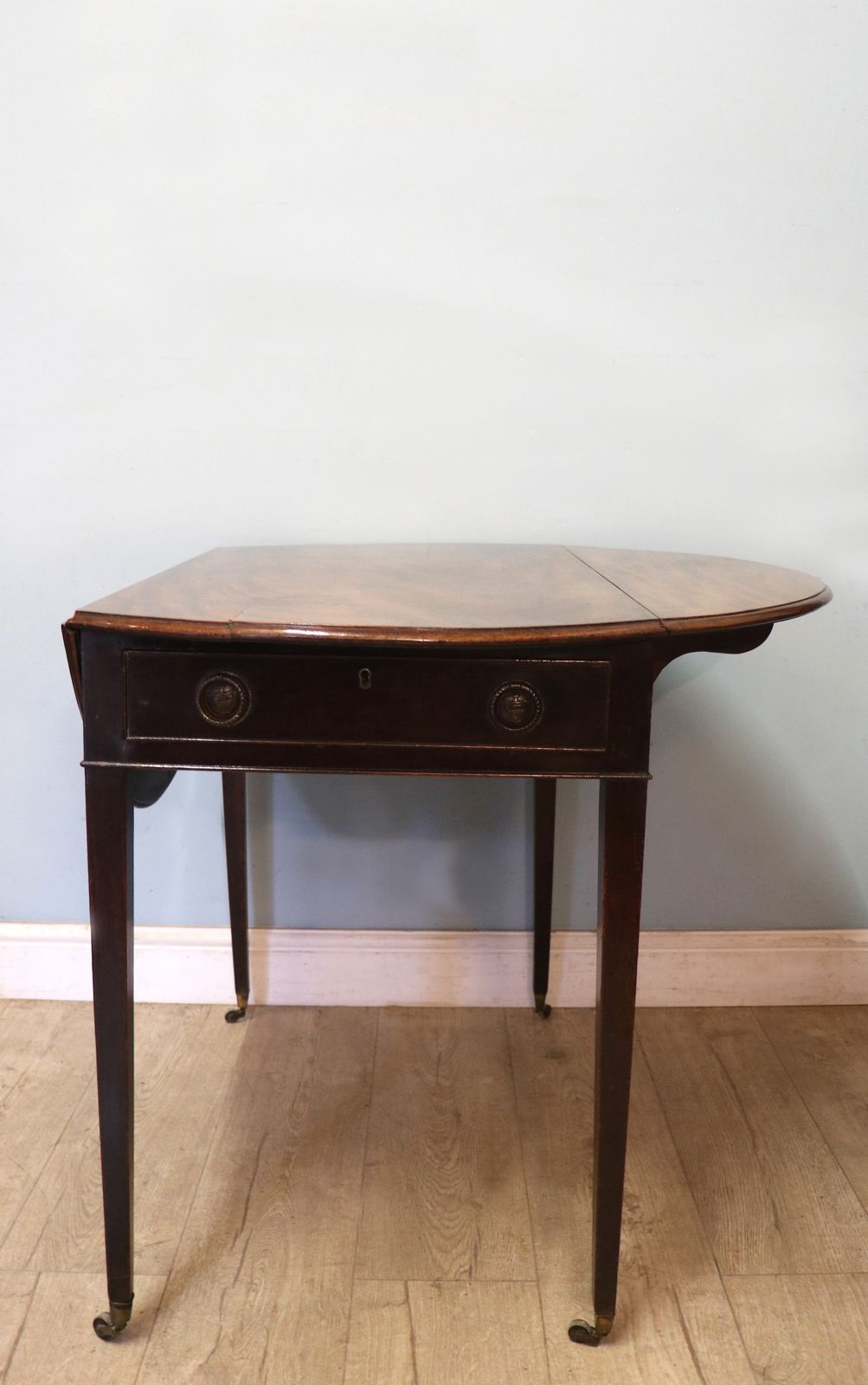 A Lovely Late Georgian Mahogany Pembroke . photo vintage