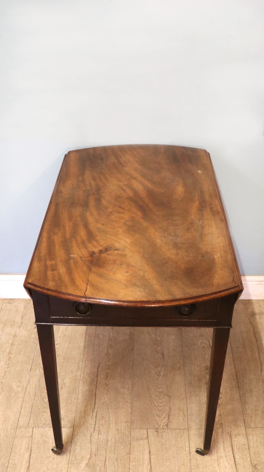 photo vinterior A Lovely Late Georgian Mahogany Pembroke .