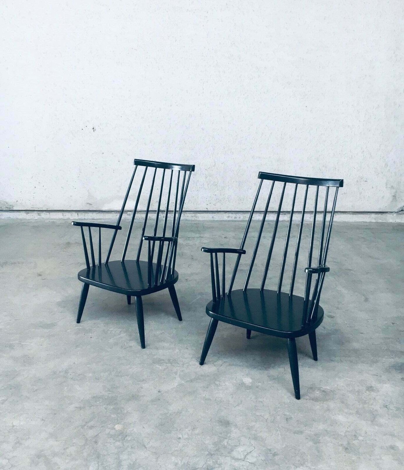 photo for sale Scandinavisch Design Loungestoelen Met Spijlenrug, Denemarken, Ca. Jaren 1960