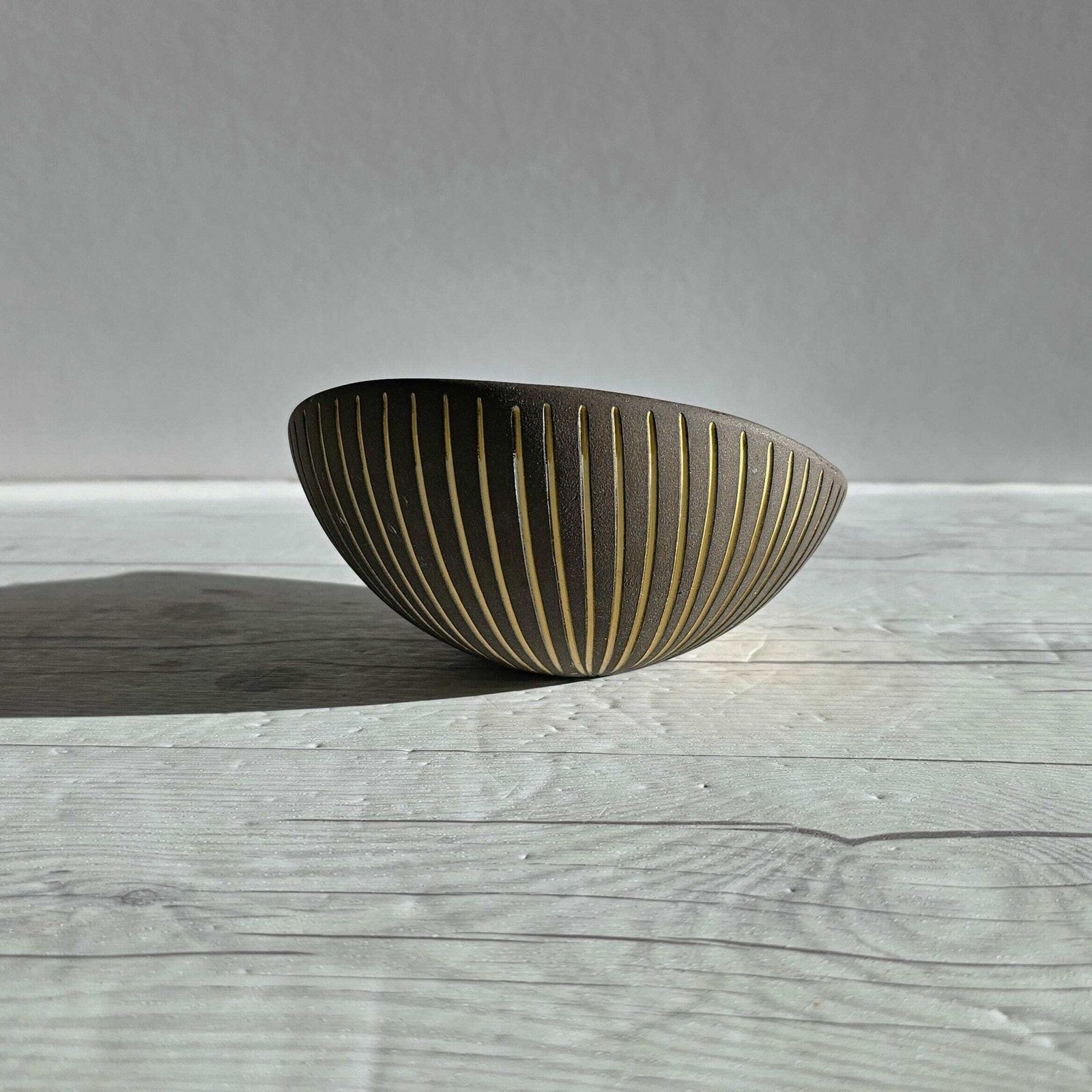 Hjordis Oldfors For Upsala Ekeby, 1954 'Kokos' (Coconut) Series, Modernist Sculptural Sgraffito Dish photo Home Decor