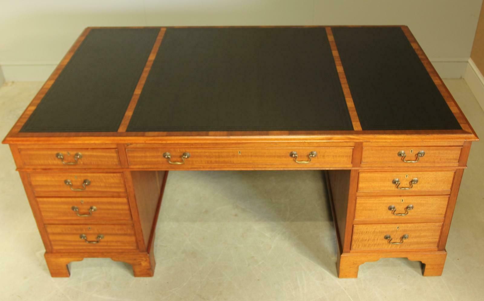 Early 20th Century Large Mahogany Partners Desk photo for sale