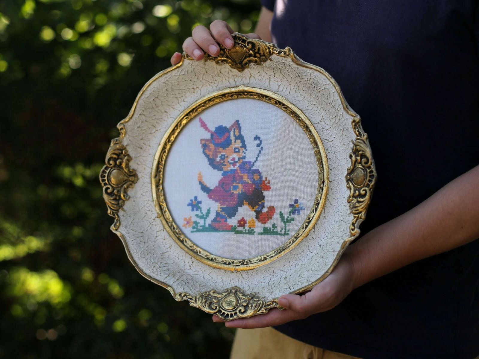 Vintage Framed Handmade Yugoslavia Gobelin Tapestry / Antique Cat Gobelin Tapestry / Round Needlepoint Cross Stitch Embroidery / Kids Room